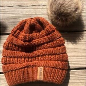 QUEENFUR WARM SOFT HAT Detachable Faux Fur Pom Pom